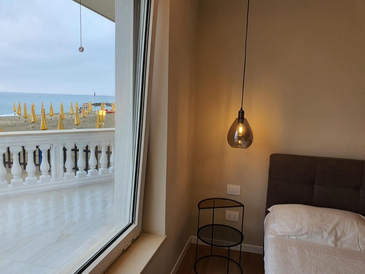 Blu Sea Apartments Pietra Ligure Eksteriør billede