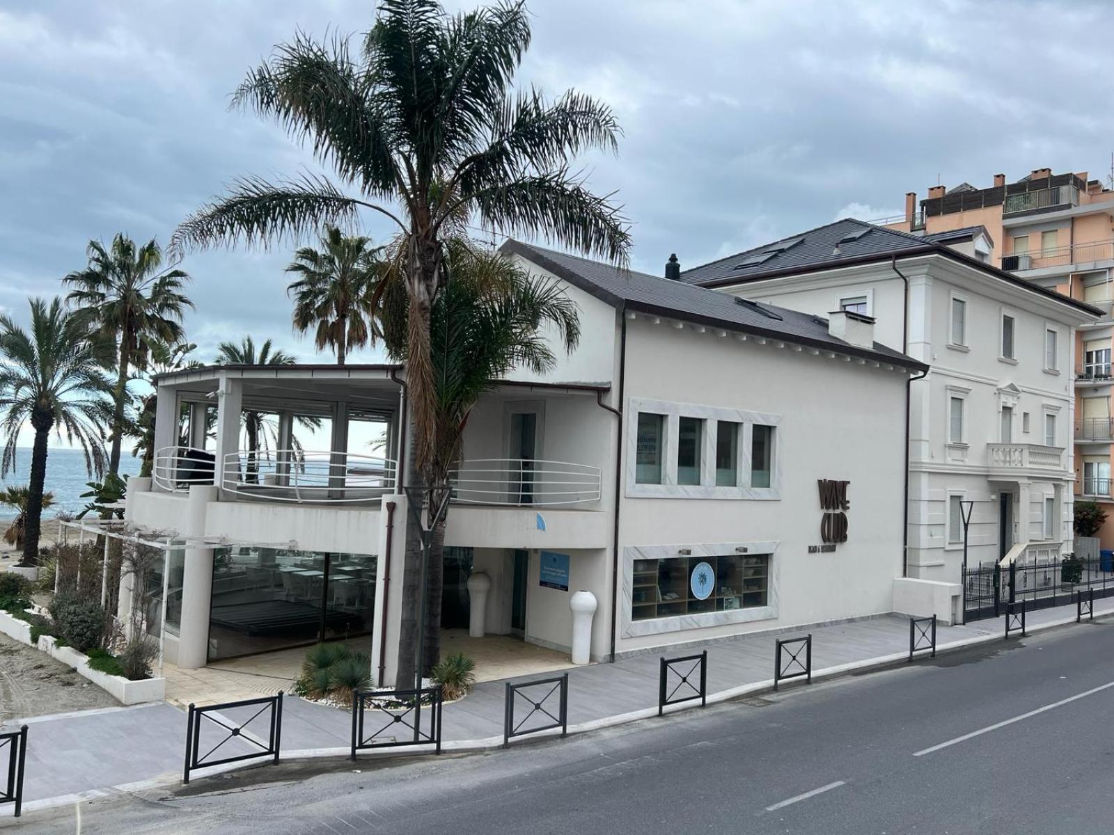 Blu Sea Apartments Pietra Ligure Eksteriør billede