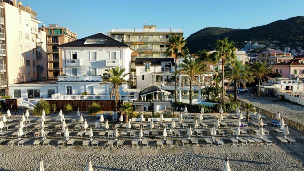 Blu Sea Apartments Pietra Ligure Eksteriør billede