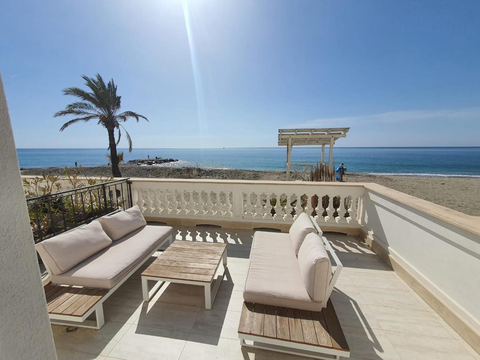 Blu Sea Apartments Pietra Ligure Eksteriør billede