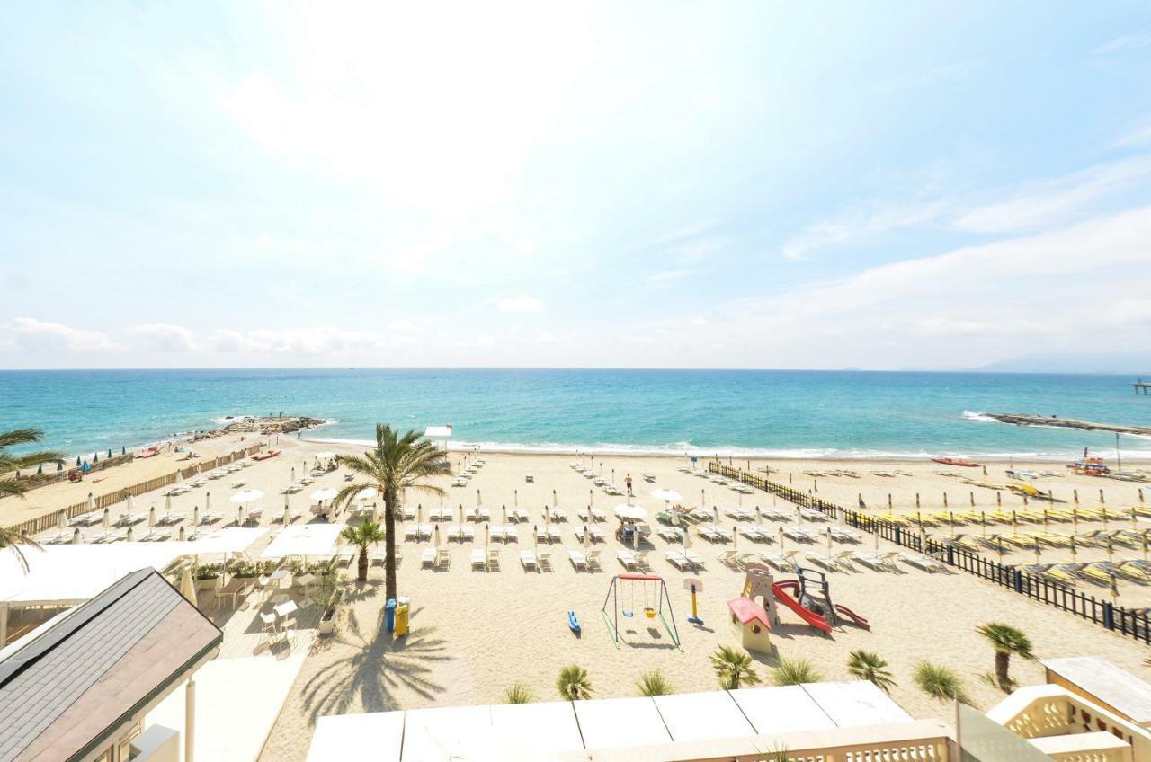 Blu Sea Apartments Pietra Ligure Eksteriør billede