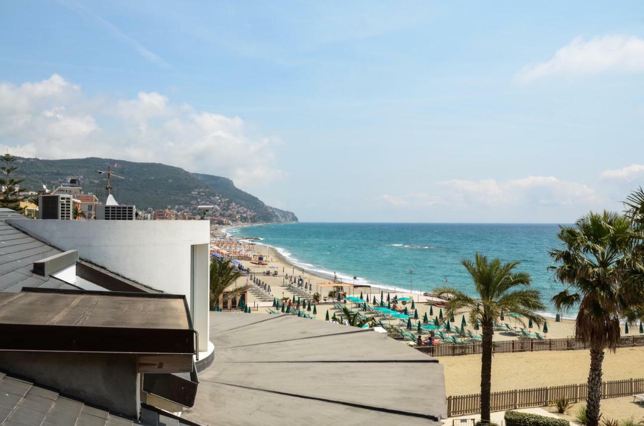 Blu Sea Apartments Pietra Ligure Eksteriør billede